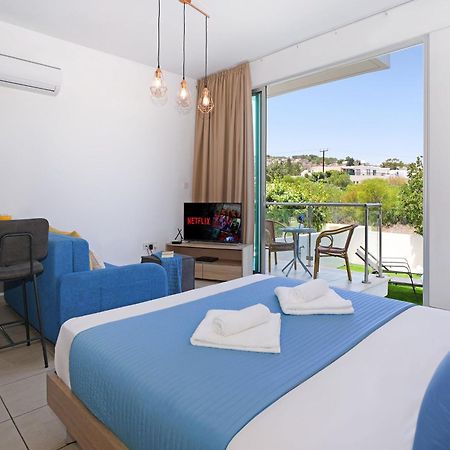 Meryl - Coralli Beachfront Apartment Протарас Экстерьер фото