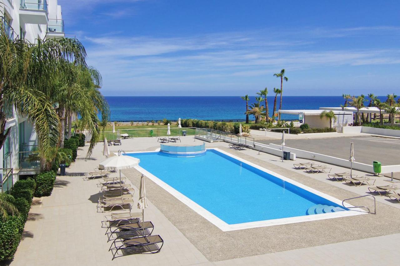 Meryl - Coralli Beachfront Apartment Протарас Экстерьер фото