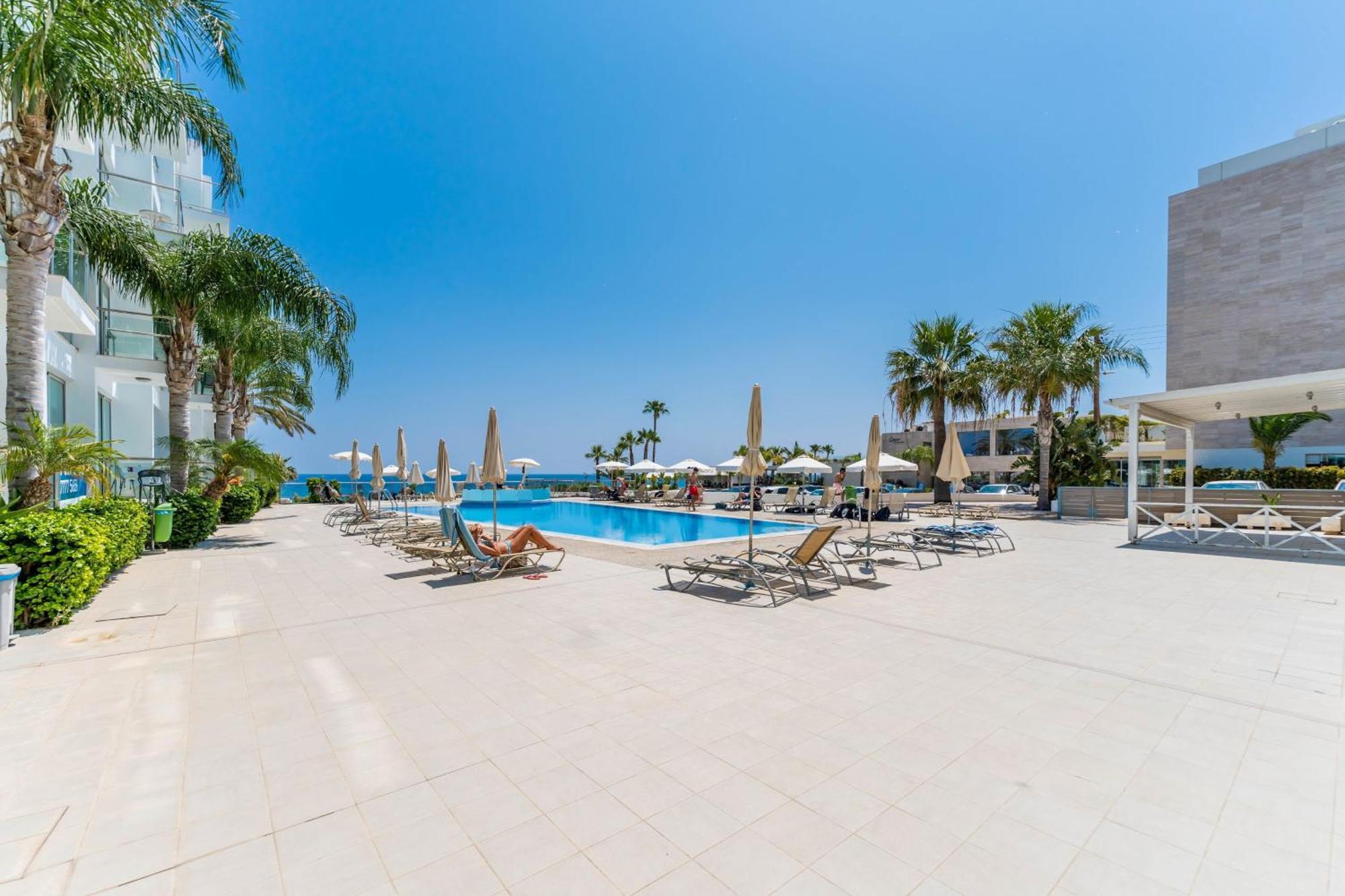 Meryl - Coralli Beachfront Apartment Протарас Экстерьер фото