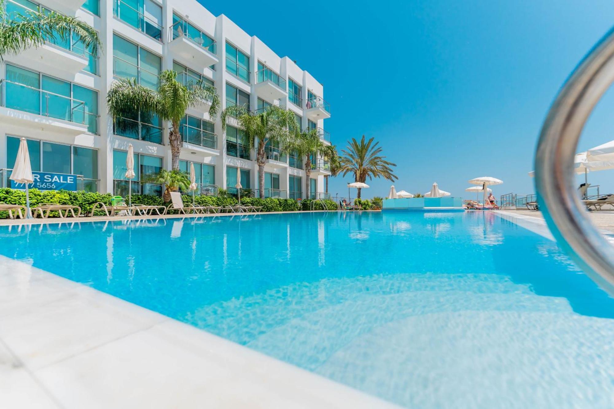 Meryl - Coralli Beachfront Apartment Протарас Экстерьер фото