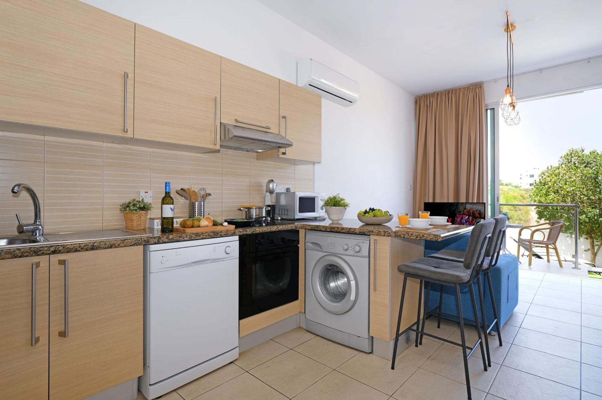 Meryl - Coralli Beachfront Apartment Протарас Экстерьер фото