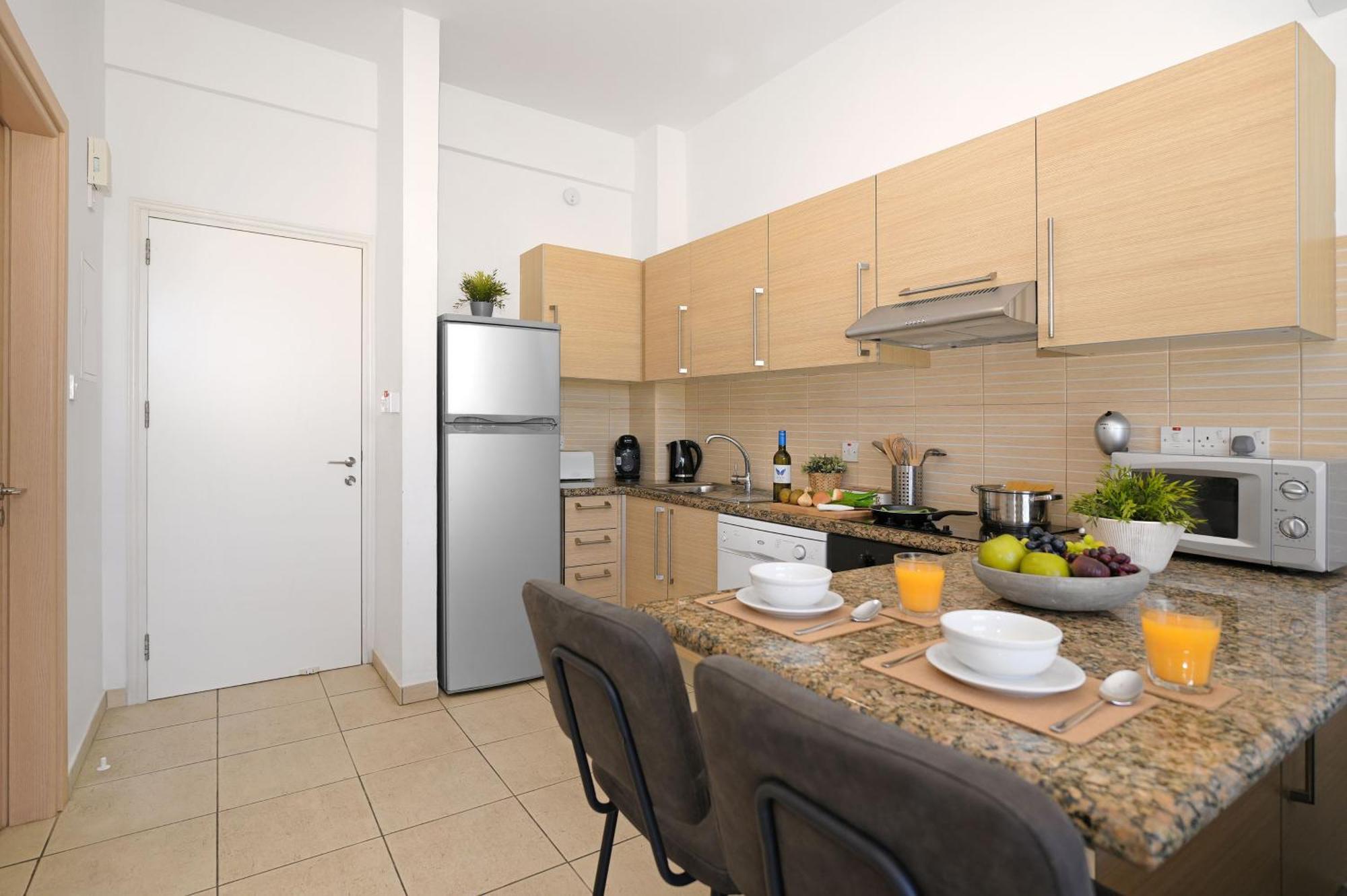 Meryl - Coralli Beachfront Apartment Протарас Экстерьер фото
