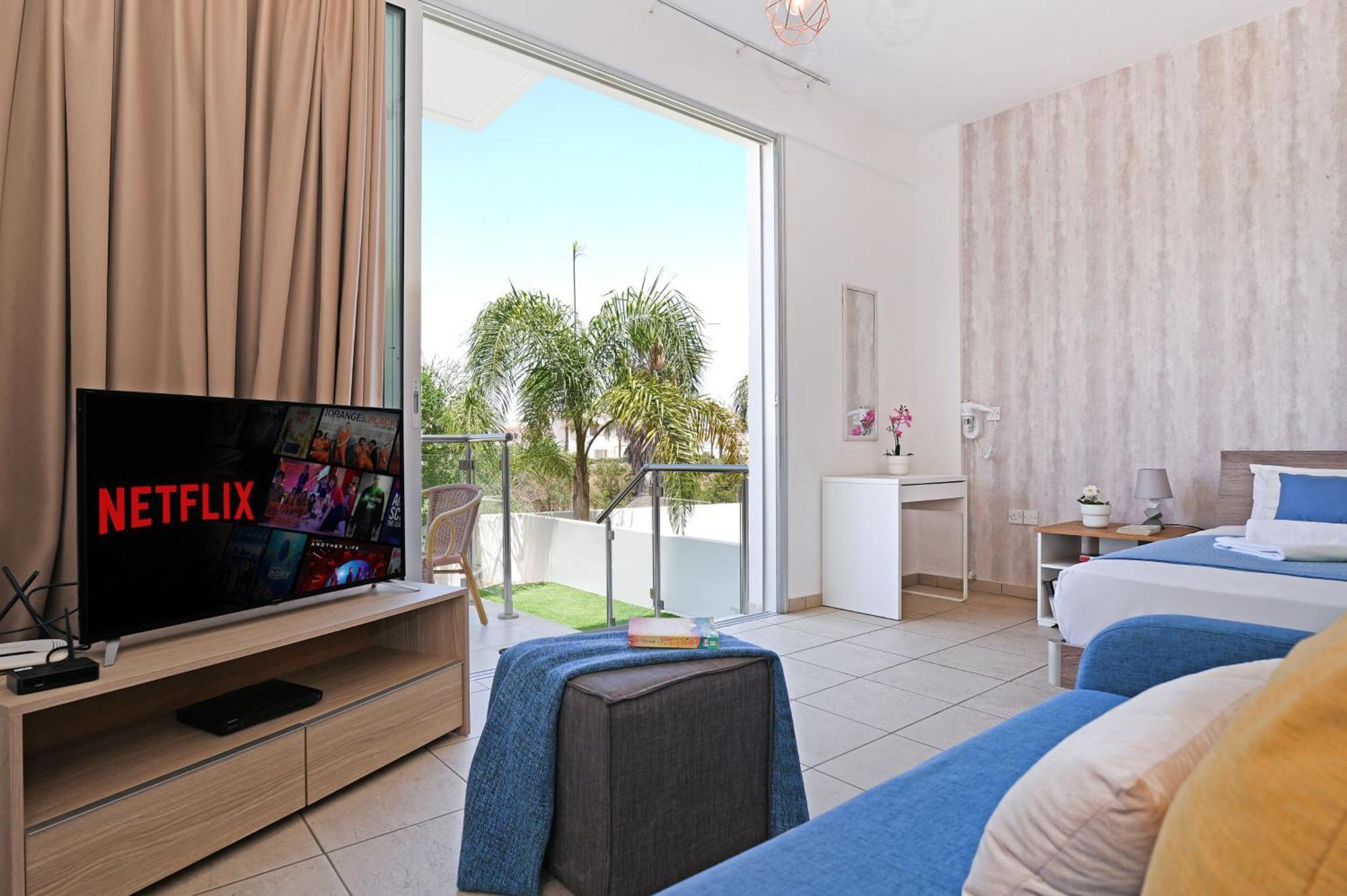 Meryl - Coralli Beachfront Apartment Протарас Экстерьер фото