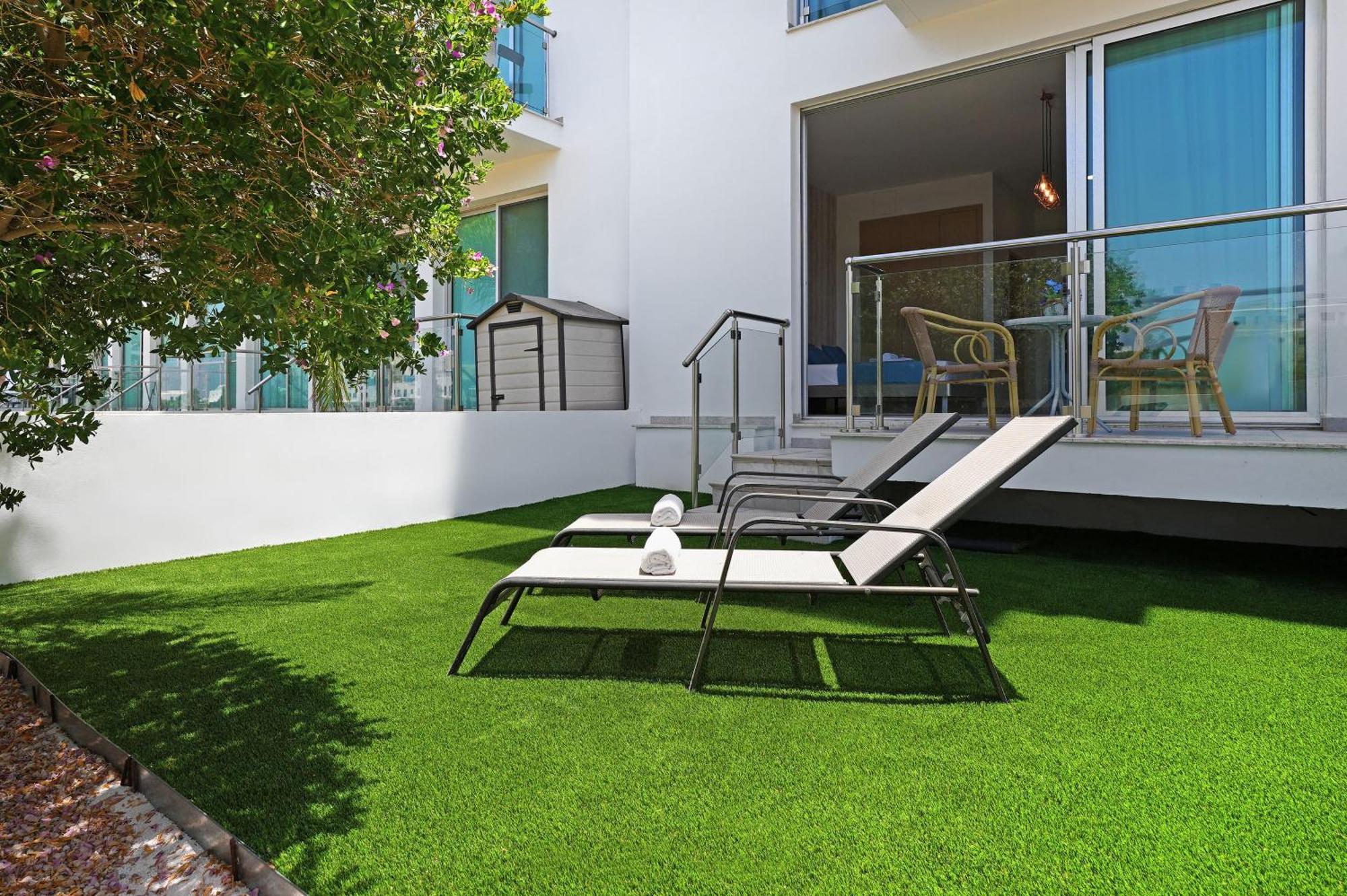 Meryl - Coralli Beachfront Apartment Протарас Экстерьер фото